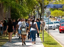 Processo seletivo por histórico escolar para UFSC e IFSC é aberto com inscrições gratuitas Estudantes da UFSC