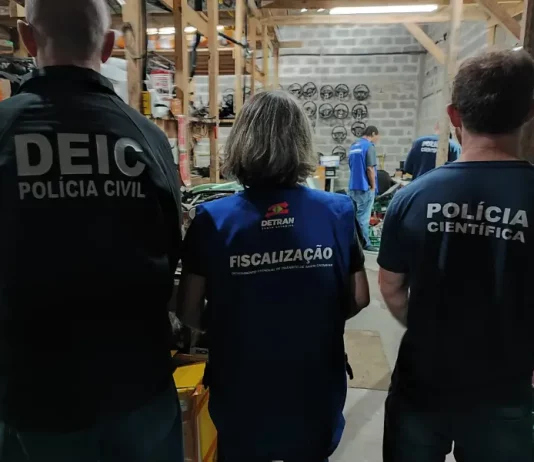 Operação encontra 48 veículos furtados em desmanche na Grande Florianópolis Durante as diligências em Santo Amaro da Imperatriz, foram encontradas partes de 48 veículos com registro de furto. Foto: Divulgação
