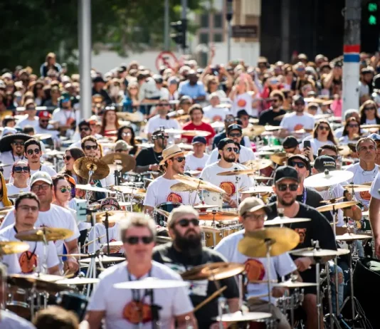 Orquestra de Baterias de Florianópolis vai reunir mais de 400 bateristas Orquestra de Baterias de Florianópolis, a maior das Américas