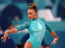 Rebeca Andrade conquista ouro no solo e faz história nas Olimpíadas de Paris Rebeca Andrade celebra a conquista do ouro no solo individual nas Olimpíadas de Paris