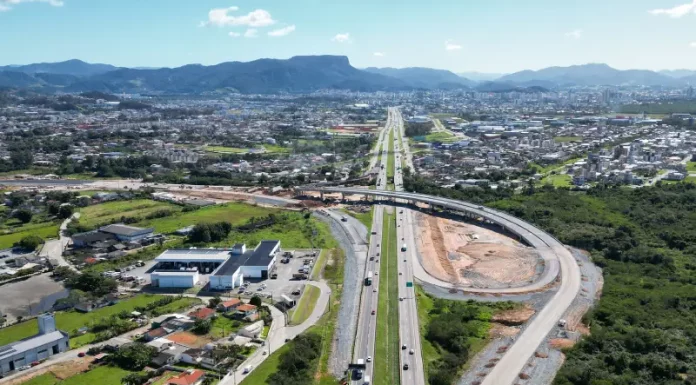 Contorno Viário da Grande Florianópolis será inaugurado com trecho inacabado Contorno Viário da Grande Florianópolis será entregue com 14 anos de atraso