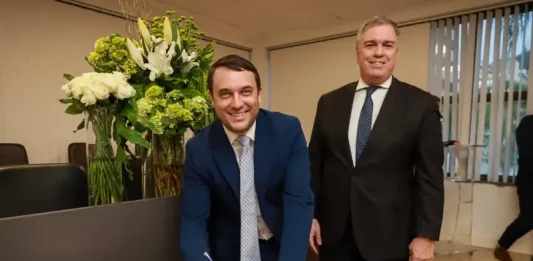 Juliano Mandelli assume a presidência da OAB/SC