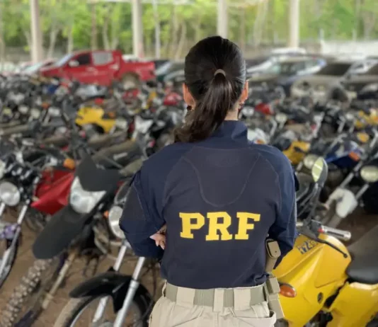 PRF realiza leilão de veículos e sucatas apreendidos no litoral norte e região da capital