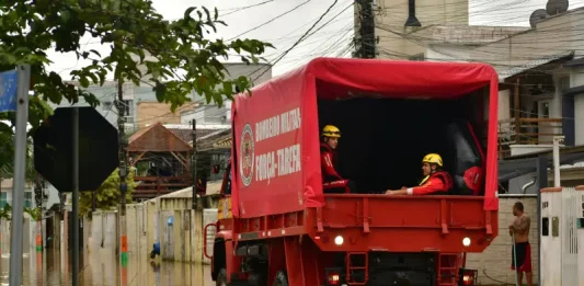SES alerta sobre riscos de doenças e como se proteger em áreas alagadas