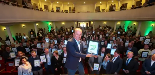 Governador anuncia municípios da 1ª etapa do Casa Catarina e amplia programa para todo o estado