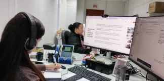 Atendentes da Assistência Social utilizando o novo Prontuário SUAS em seus computadores, durante o processo de implantação do sistema em São José.