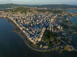 Vista aérea de Florianópolis, cidade mais competitiva do Brasil pelo terceiro ano consecutivo, segundo o Ranking de Competitividade dos Estados