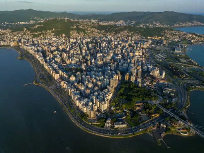 floripa Vista aérea de Florianópolis, cidade mais competitiva do Brasil pelo terceiro ano consecutivo, segundo o Ranking de Competitividade dos Estados
