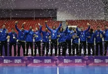 Jogadores da Seleção Brasileira de Handebol comemoram o título do Pan-Americano Júnior 2025, incluindo os atletas de São José, Gabriel Silva e Lucas Silva.