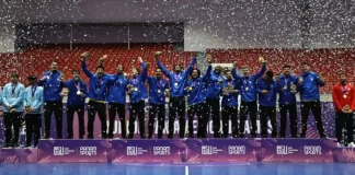 Jogadores da Seleção Brasileira de Handebol comemoram o título do Pan-Americano Júnior 2025, incluindo os atletas de São José, Gabriel Silva e Lucas Silva.