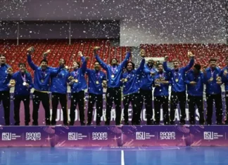 Jogadores da Seleção Brasileira de Handebol comemoram o título do Pan-Americano Júnior 2025, incluindo os atletas de São José, Gabriel Silva e Lucas Silva.