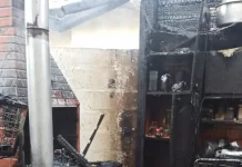 Cozinha da residência completamente destruída após incêndio na manhã deste domingo (31), em Biguaçu.