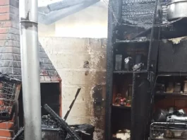 Cozinha da residência completamente destruída após incêndio na manhã deste domingo (31), em Biguaçu.