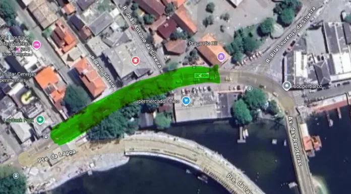 Imagem de um mapa da região da Lagoa da Conceição, em Florianópolis. O destaque em verde marca o trecho da rua Henrique Veras do Nascimento que será interditado. Esse ponto fica entre a nova ponte da Lagoa e o Supermercado do Chico. As demais ruas ao redor aparecem no mapa, mas sem destaque