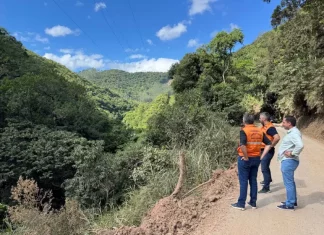 técnicos analisam a área destinada à construção da Barragem de Botuverá