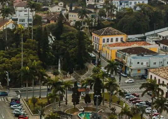 Vista aérea do Centro Histórico de São José, onde serão realizadas as apresentações, mostrando ruas, praças e construções históricas do local.