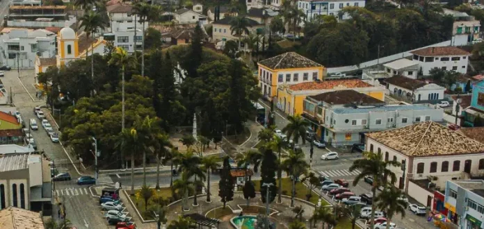 Vista aérea do Centro Histórico de São José, onde serão realizadas as apresentações, mostrando ruas, praças e construções históricas do local.