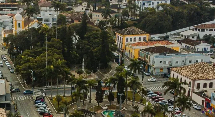 Vista aérea do Centro Histórico de São José, onde serão realizadas as apresentações, mostrando ruas, praças e construções históricas do local.