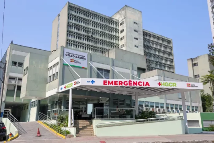 Fachada do Hospital Governador Celso Ramos em Florianópolis, referência em doações de múltiplos órgãos em Santa Catarina.