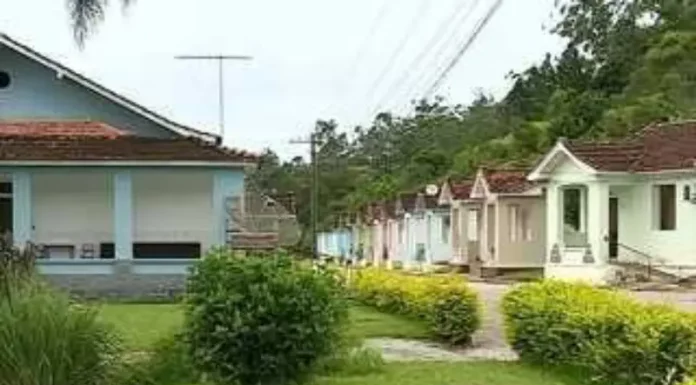 Dia Mundial da Segurança do Paciente: Hospital Santa Teresa reforça prevenção de lesões por pressão Vista do pátio e das instalações do Hospital Santa Teresa, mostrando áreas externas e prédios da instituição.
