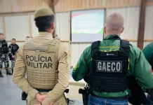 Policiais do GAECO e da Polícia Militar de Santa Catarina durante cumprimento de mandados da Operação Torcida Segura
