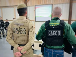 Policiais do GAECO e da Polícia Militar de Santa Catarina durante cumprimento de mandados da Operação Torcida Segura
