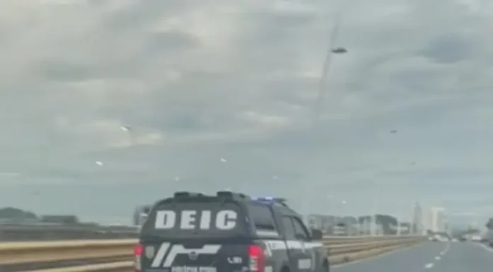 DRACO prende um dos principais fornecedores de fuzis e munições para o CV do RJ Viatura da DRACO em movimentação na operação contra fornecedor de fuzis para o Comando Vermelho.