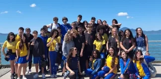 Estudantes exploram pontos históricos de São José durante visita guiada pelo projeto Conhecer São José.