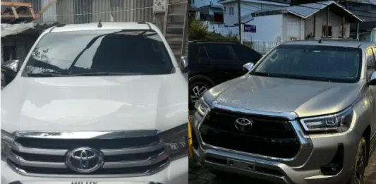 Duas caminhonetes Toyota Hilux recuperadas pela Guarda Municipal após operação conjunta na Grande Florianópolis.