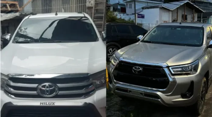 Duas caminhonetes Toyota Hilux recuperadas pela Guarda Municipal após operação conjunta na Grande Florianópolis.