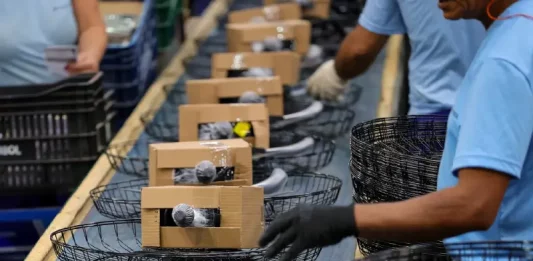 Economia catarinense supera média nacional com alta de 5,5% Linha de produção industrial representa a força da economia catarinense e seu crescimento acima da média nacional.