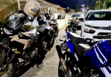Moto furtada, Yamaha/Fazer 250 recuperada pela Polícia Militar após perseguição em Florianópolis.