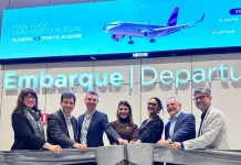 Representantes do Governo de Santa Catarina, da LATAM, da Prefeitura de Florianópolis e do Floripa Airport durante cerimônia de inauguração da nova rota aérea direta entre Florianópolis e Porto Alegre.