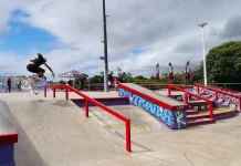 Skatista feminina em manobra na pista Trinda Times, em Florianópolis, que sediará a abertura do Circuito Brasileiro Pro Skateboarding