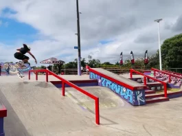 Skatista feminina em manobra na pista Trinda Times, em Florianópolis, que sediará a abertura do Circuito Brasileiro Pro Skateboarding