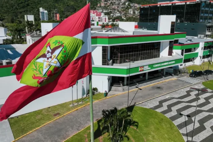 Fachada do Centro Administrativo de Santa Catarina, em Florianópolis, local onde o governo enviou o projeto do orçamento anual para análise.