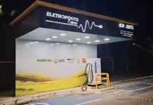 Eletroposto da Celesc em operação, integrando o Corredor Elétrico e promovendo mobilidade elétrica em Santa Catarina.