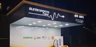 Eletroposto da Celesc em operação, integrando o Corredor Elétrico e promovendo mobilidade elétrica em Santa Catarina.