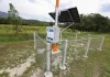 Estação hidrometeorológica instalada em Palhoça, utilizada para monitorar dados sobre chuvas, ventos e outros fatores relacionados a eventos climáticos, contribuindo para a prevenção de desastres em Santa Catarina.