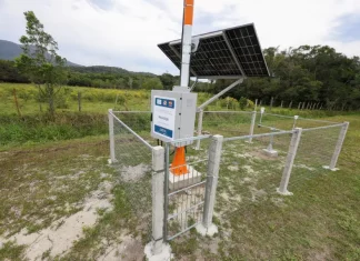 Estação hidrometeorológica instalada em Palhoça, utilizada para monitorar dados sobre chuvas, ventos e outros fatores relacionados a eventos climáticos, contribuindo para a prevenção de desastres em Santa Catarina.