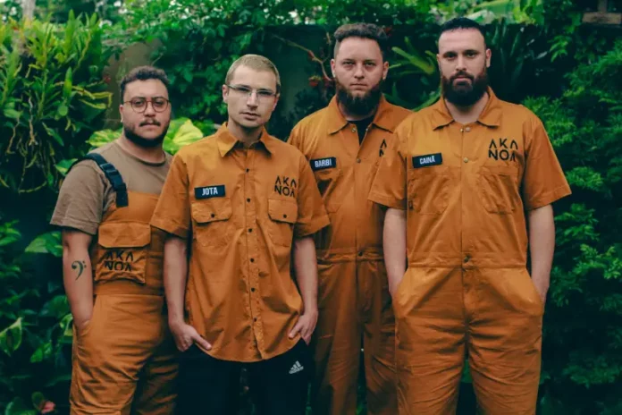 Na foto, os integrantes da banda AKANOÁ posam antes do show, anunciando sua apresentação no Jardim Botânico de São José.