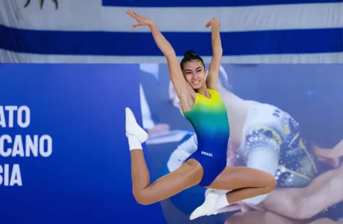 Lara_ginastia aeróbica A jovem ginasta Lara Rios durante apresentação no Pan-Americano de Ginástica Aeróbica, representando o Brasil