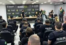 Policiais reunidos se preparando para cumprir mandados da Operação Fake Law, que combate o golpe do falso advogado.