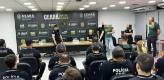Policiais reunidos se preparando para cumprir mandados da Operação Fake Law, que combate o golpe do falso advogado.