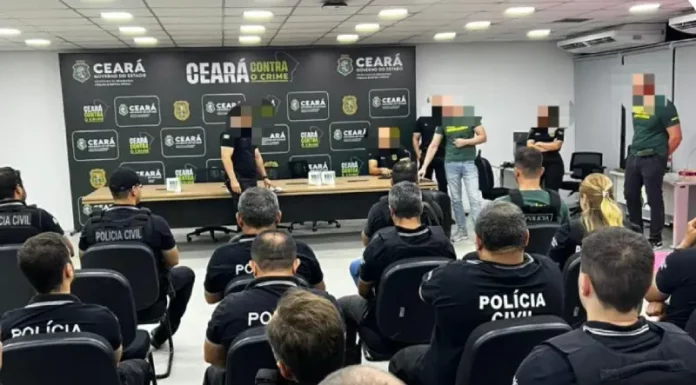 Policiais reunidos se preparando para cumprir mandados da Operação Fake Law, que combate o golpe do falso advogado.