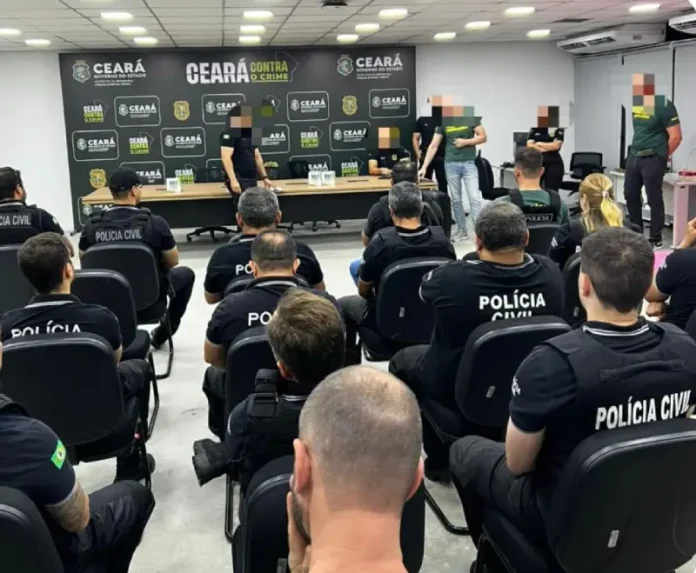 Policiais reunidos se preparando para cumprir mandados da Operação Fake Law, que combate o golpe do falso advogado.