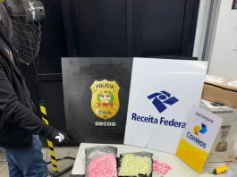 Comprimidos de ecstasy apreendidos pela Receita Federal durante operação conjunta em São José, usados como registro da ação de combate ao tráfico de drogas.