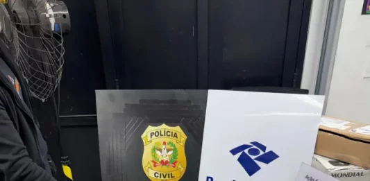 Receita Federal apreende 2 mil comprimidos de ecstasy nos Correios de São José Comprimidos de ecstasy apreendidos pela Receita Federal durante operação conjunta em São José, usados como registro da ação de combate ao tráfico de drogas.