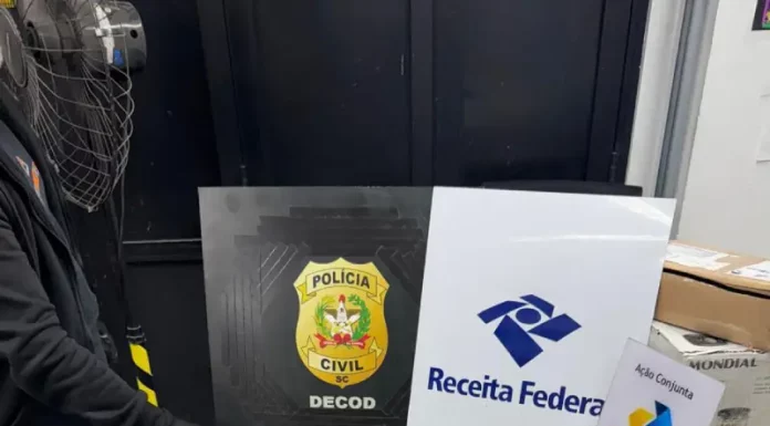 Comprimidos de ecstasy apreendidos pela Receita Federal durante operação conjunta em São José, usados como registro da ação de combate ao tráfico de drogas.