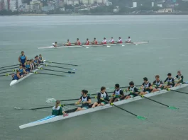 Regata Sicoob 40 anos encerra Campeonato Catarinense de Remo em Florianópolis Atletas competindo em barcos durante a Regata Sicoob 40 anos, no Campeonato Catarinense de Remo em Florianópolis.